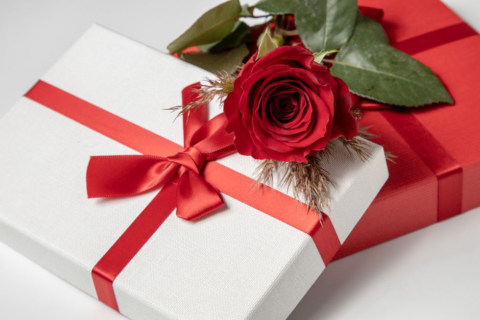 De l'épicerie fine aux cadeaux faits main : l'art d'offrir avec goût