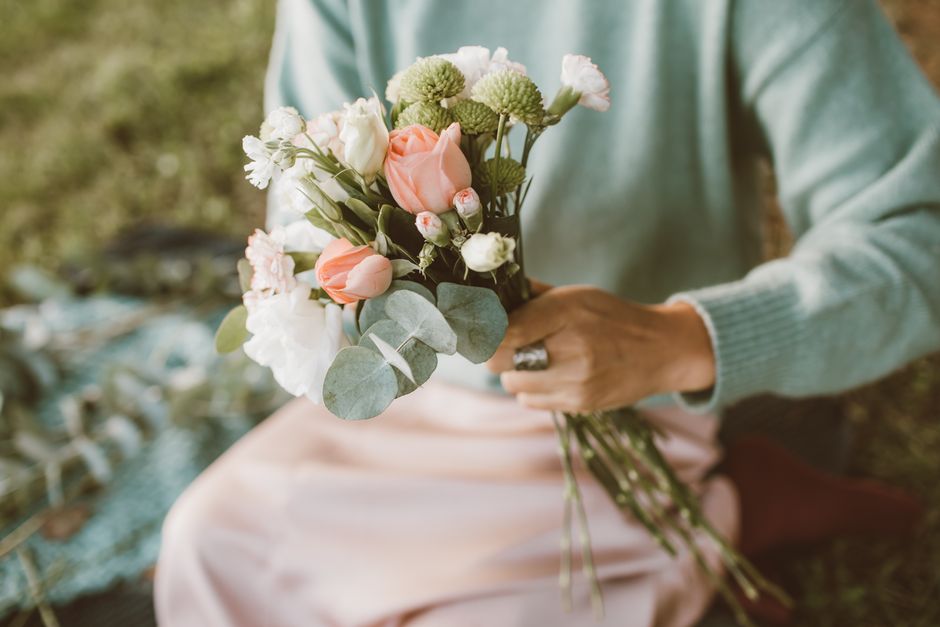 Petits cadeaux d’hôtesse : 10 idées qui font toujours plaisir