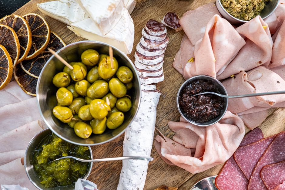 Kit apéro du terroir : quoi mettre pour un effet “waouh”