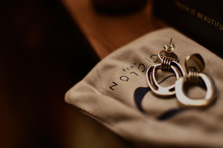 Astuces pour éviter de perdre ses bijoux en voyage